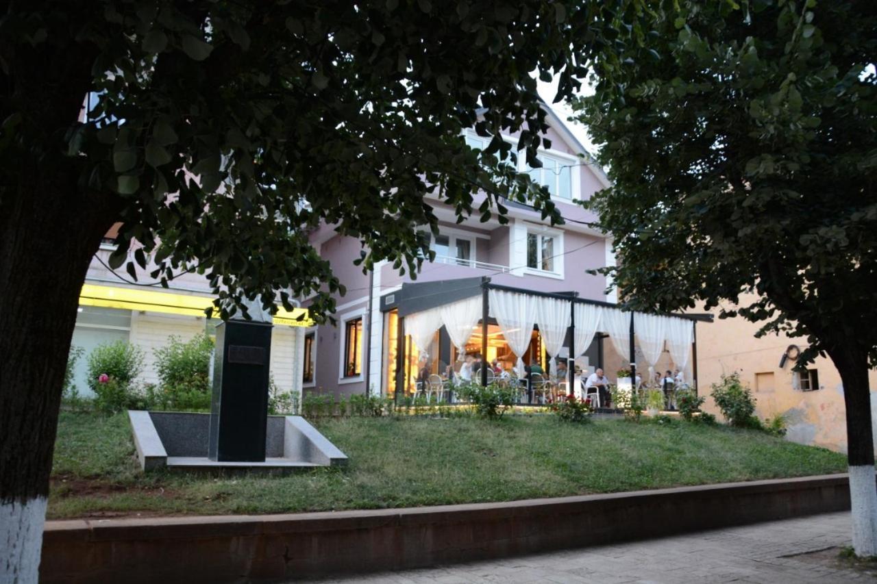 Royal Hotel Peshkopi Albania Экстерьер фото